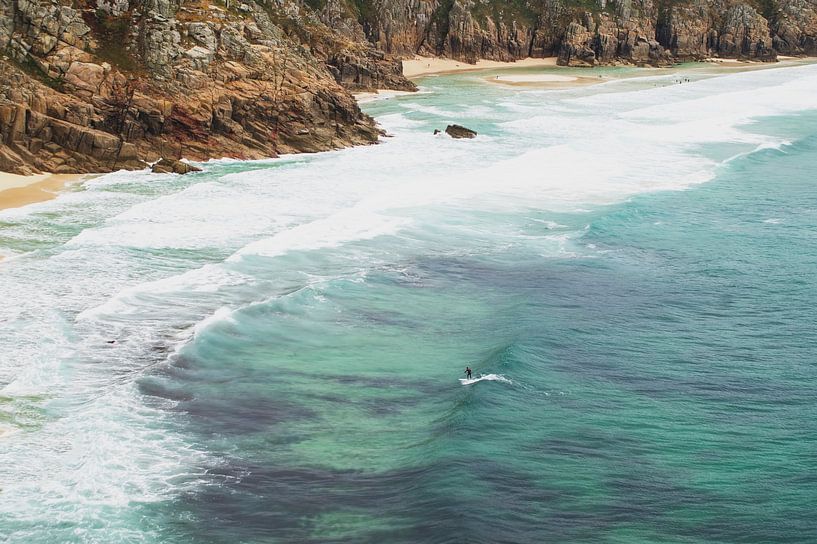 Suppen op zee in Cornwall (Engeland) van bovenaf genomen van Birgitte Bergman