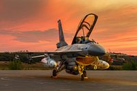 F 16 Fighting Falcon Düsenjäger bei Sonnenuntergang