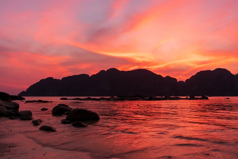 Sonnenuntergang mit rotem Schein von Jeroen Berendse