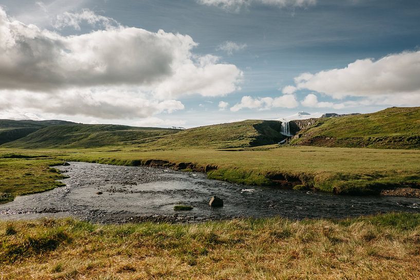 Icelandic landscape | Waterfall | Sunny day by Floor Bogaerts