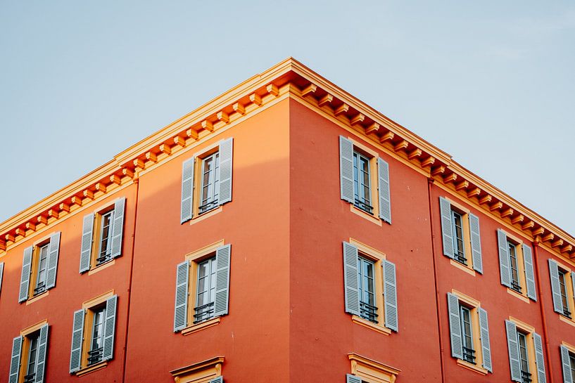 Orange building with blue shutters in Nice | Cote d'Azur, France | Travel Photo by Expeditie Aardbol