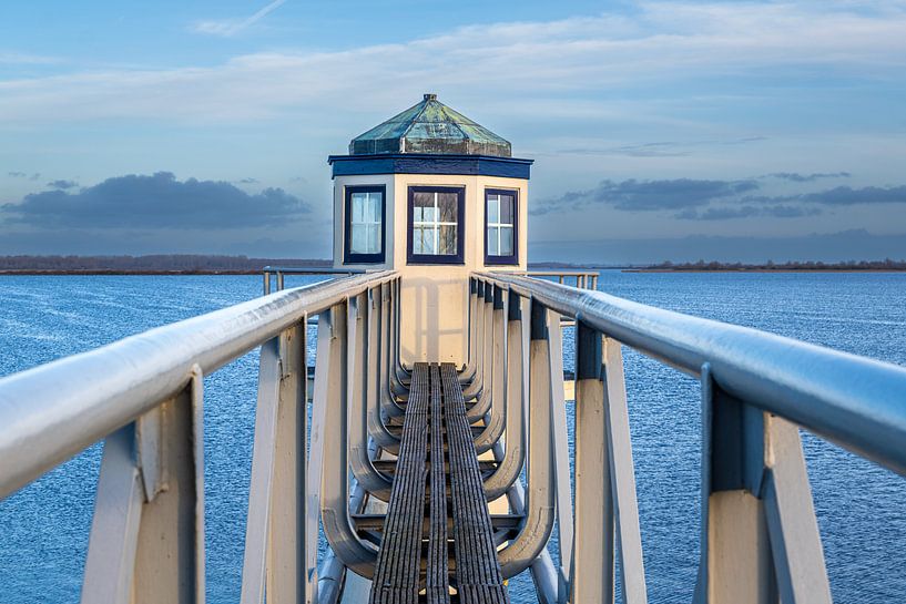 The small lighthouse in Oostmahorn by Evert Jan Luchies