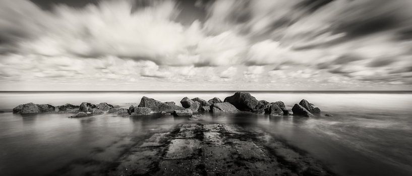 Blocs de basalte et brise-lames par Rik Verslype