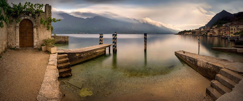 Hafenpanorama von Limone von Wojciech Kruczynski