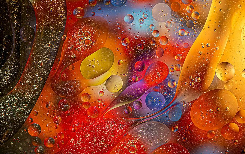 Zweven tussen licht en donker van Ria Overbeeke