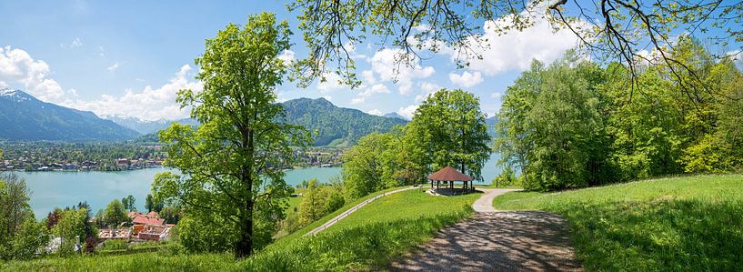 schöner Aussichtsplatz mit Pavillon am Leeberghügel Tegernsee Oberbayern von SusaZoom