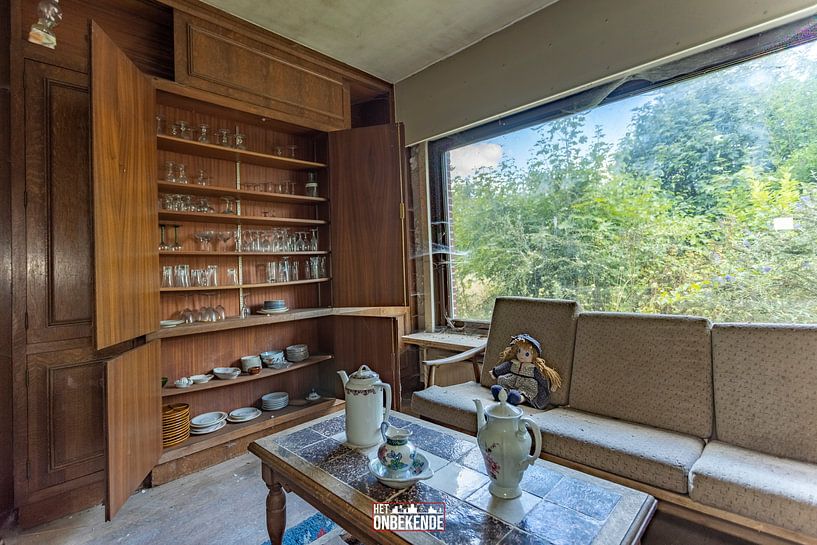 Altmodisches Wohnzimmer mit Spinnweben. von Het Onbekende