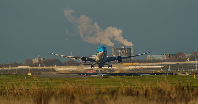 Le Boeing 787 Dreamliner de KLM décolle de l'aéroport de Schiphol. par Jaap van den Berg