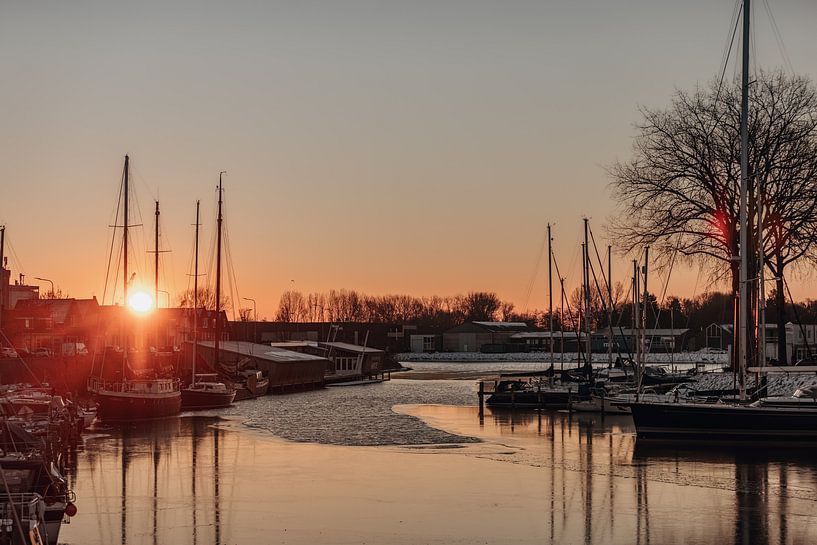 Sonnenaufgang zwischen den Booten in Middelburg von Percy's fotografie