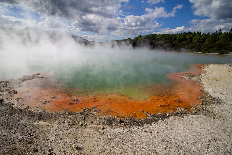Wai-o-Tapu thermo bath with earth heated water by Marco Leeggangers