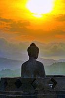 Silhouette Buddha bei Sonnenuntergang