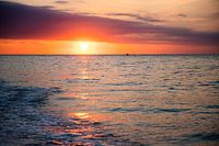 Coucher de soleil sur une plage en Espagne
