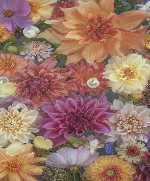 DahliasInYellow von Marina de Wit