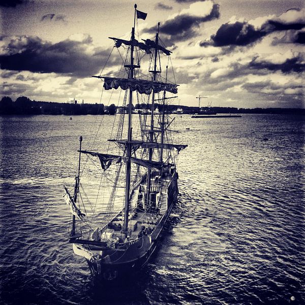 Schiff auf der IJ. von Aaron Goedemans