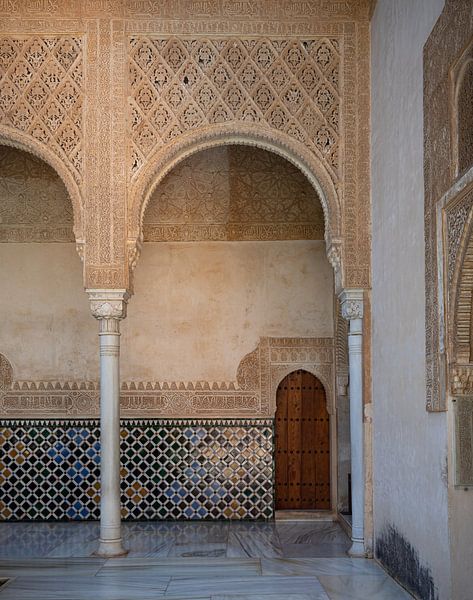 Corner in the courtyard of Palacio del Mexuar. by Hennnie Keeris