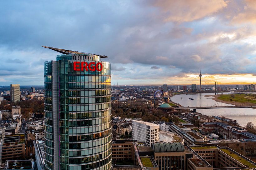Ergo Tower Düsseldorf by Michael Ruland