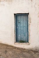 blaue alte Tür an weißer Wand | Reisefotografie | Samos - Griechenland |