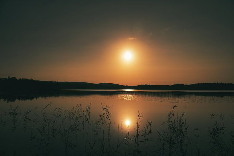 Sonnenuntergang am See in Schweden von Martin Köbsch