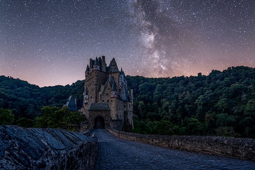 Milchstraße über der Burg Eltz von Tim Wouters