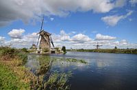 Moulins Kinderdijk avec ciel hollandais