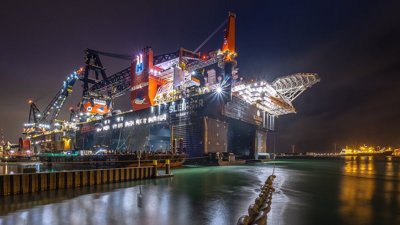 Working vessels Thialf and Sleipnir Heerema by Rens Marskamp