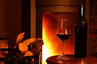 Wijn bij open haard