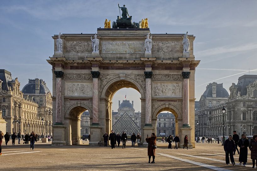 Triomfboog bij het Louvre in Parijs Petit Arc de Triomphe. van Robert Jan Smit