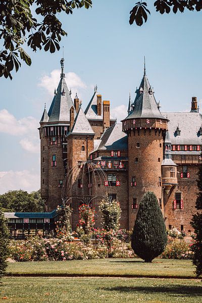 De Haar Castle in Haarzuilens, Utrecht by Expeditie Aardbol