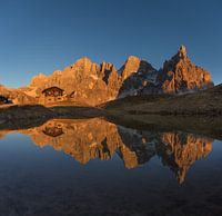 Heure d'or lumière du soleil sur les montagnes - Dolomites, Italie