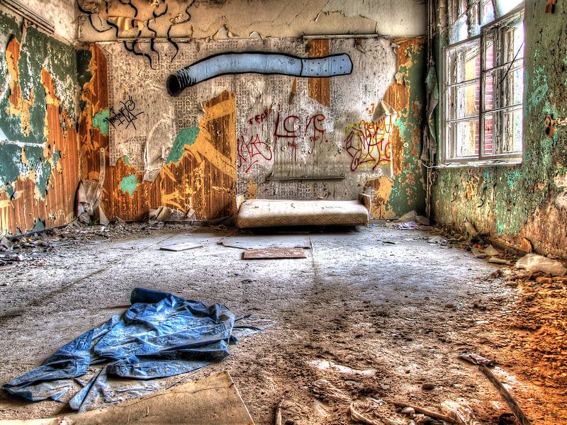 Chambre dans un ancien sanatorium abandonné par Tineke Visscher