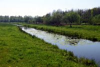 Graben in einer süd-holländischen Landschaft