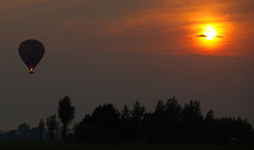 Heißluftballon im Abendlicht von tiny brok