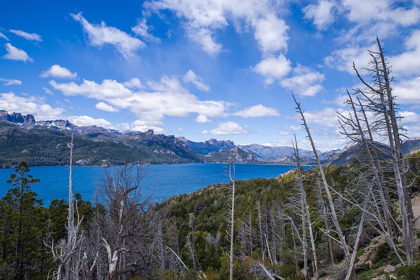 Entdecken Sie den Zauber der Villa Traful: Malerischer See mit atemberaubender Aussicht! von Eriks Photoshop