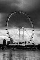 Ambiance orageuse - Singapore Flyer, noir et blanc