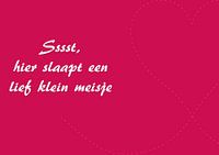 Ein kleines Mädchen schläft hier