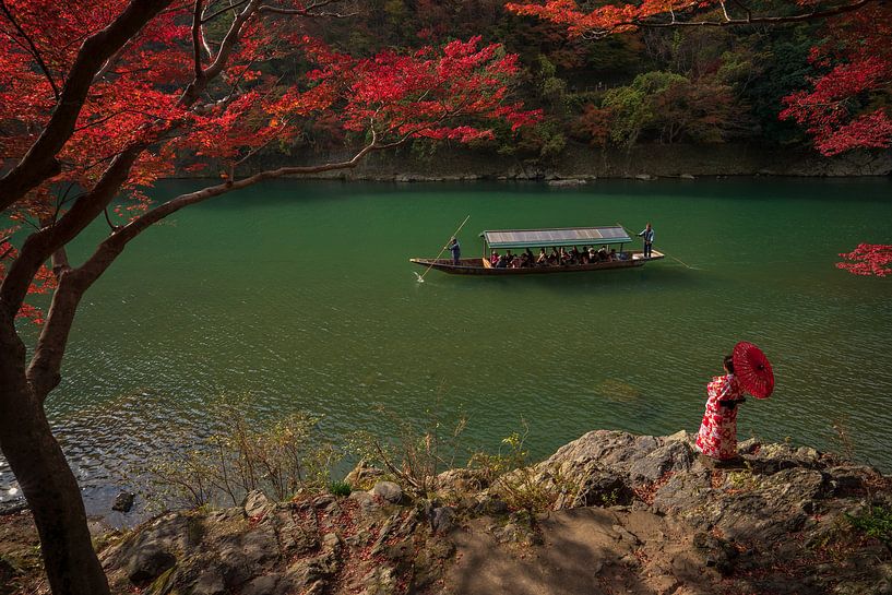 Des geishas japonaises sur les rives de l'Arashiyama par Anges van der Logt