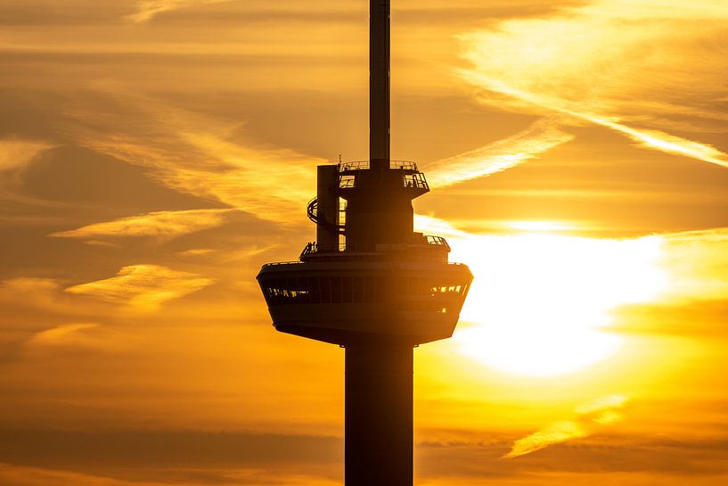 Das Krähennest des Euromast in Rotterdam während des Sonnenuntergangs von MS Fotografie | Marc van der Stelt