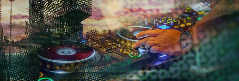 Rotterdam and dj music by Ariadna de Raadt-Goldberg