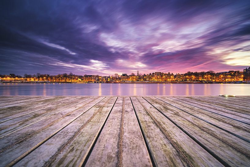 Coucher de soleil sur Amsterdam depuis la jetée Oosterdok par Fotografiecor .nl