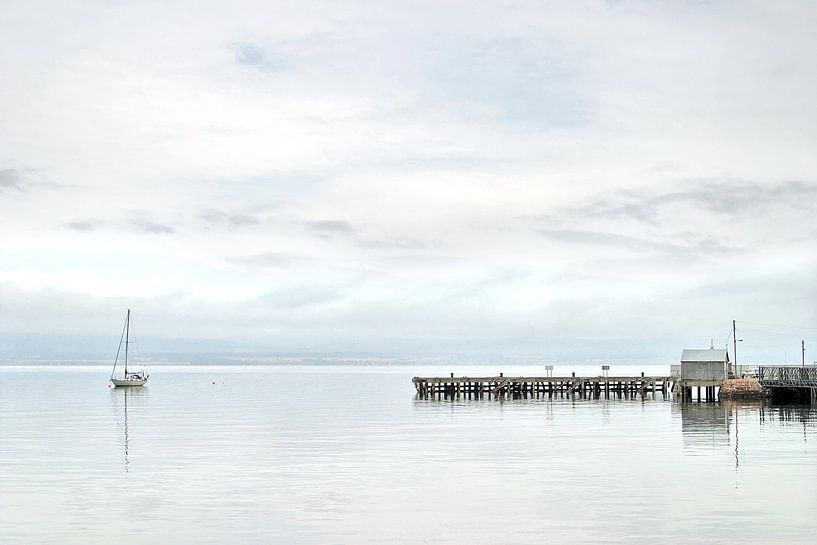 Segelboot vor Anker auf dem Cromarty Firth in Schottland von Hans Kwaspen