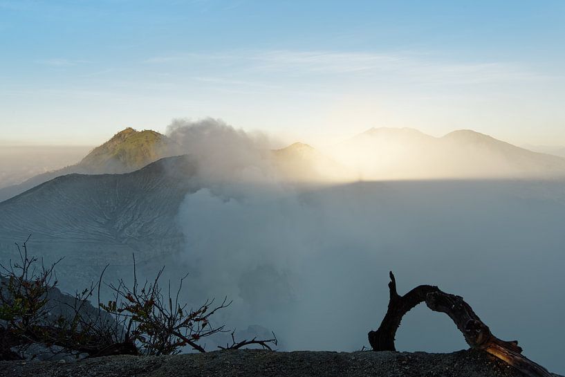 First daylight and mountain shade at the active volcano Ijen by Ralf Lehmann