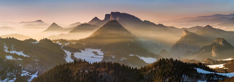Pieniny foggy panorama par Wojciech Kruczynski