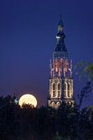 Great Church of Breda, tower with rising moon
