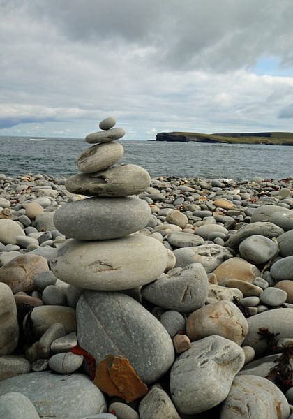 Kilkee Beach is a stone beach in the village of Kilkee. by Babetts Bildergalerie