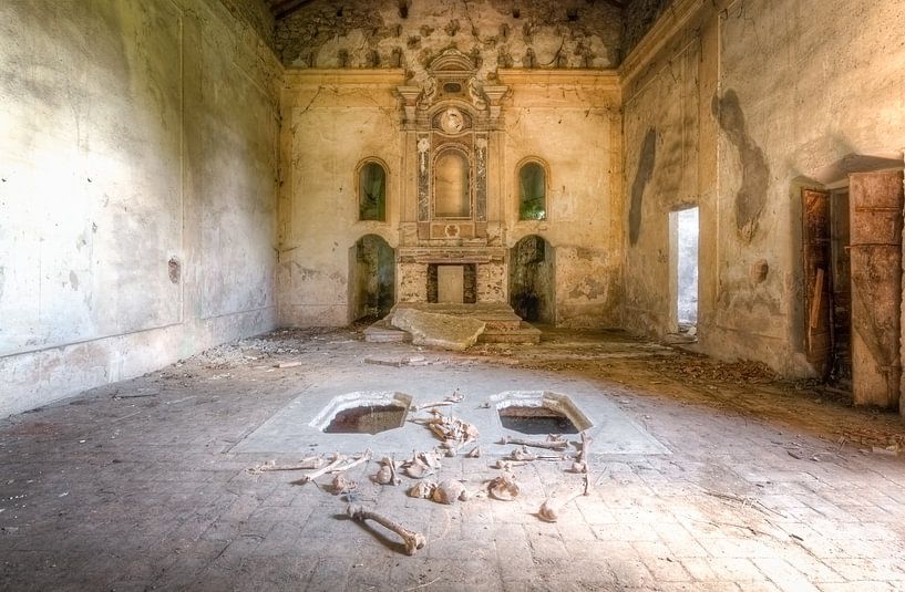 Left for Dead by Roman Robroek - Photos of Abandoned Buildings