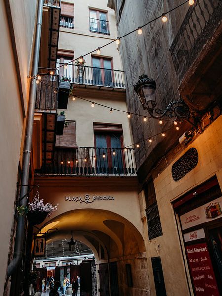 Valencia's streets at dusk by Dayenne van Peperstraten