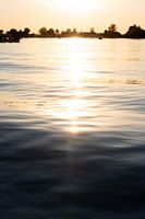 Loosdrechter Seen vom Wasser aus bei Sonnenaufgang