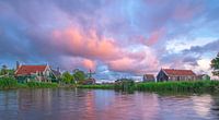 Morgenrot ... Regenwasser im Wassergraben. Zaanse Schans