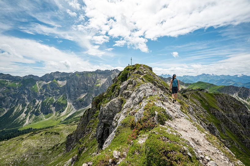 Blick auf den Entschenkopf und das Nebelhorn in den Allgäuer Alpen von Leo Schindzielorz