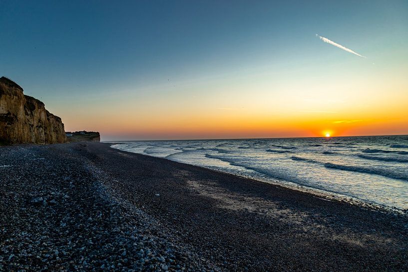 Promenade nocturne sur la plage dans la belle Normandie près de Saint-Aubin-Sur-Mer - France par Oliver Hlavaty